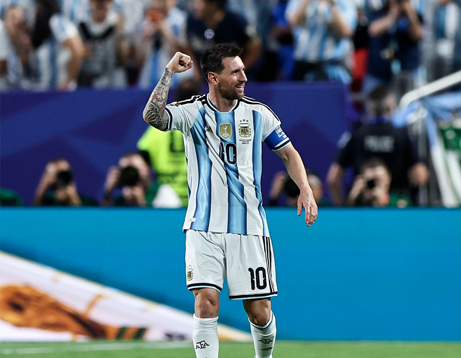 Argentina goleó 3x0 a Argelia con Hat-trick de Lionel Messi que igualó a Miroslav Klose con 16 goles