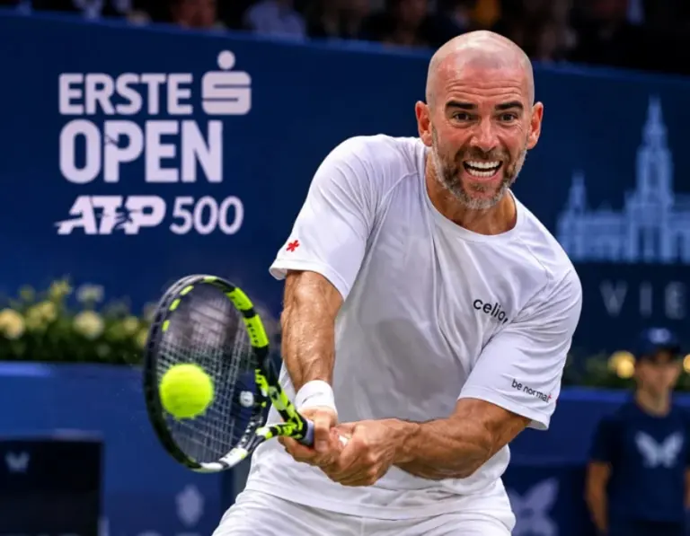 Adrián Mannarino sorprendió a Jakub Menšík y Alex De Minaur avanzó cuartos de final en Viena