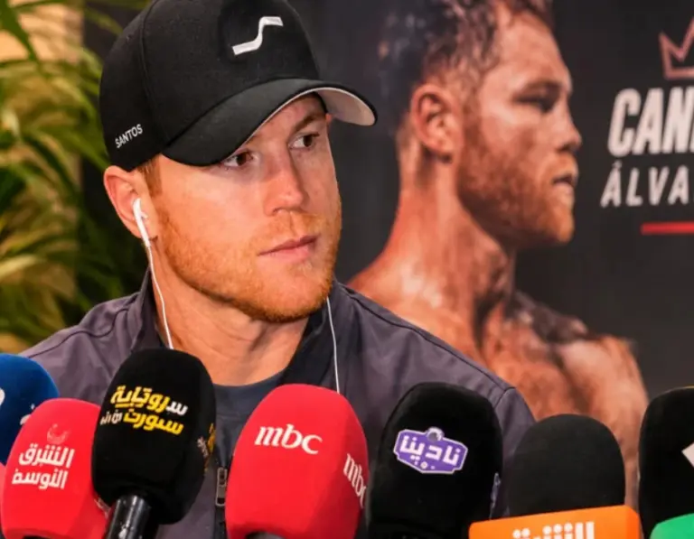 “Canelo” Álvarez llegó a Arabia Saudita y calentó la antesala del combate contra Christian Mbilli