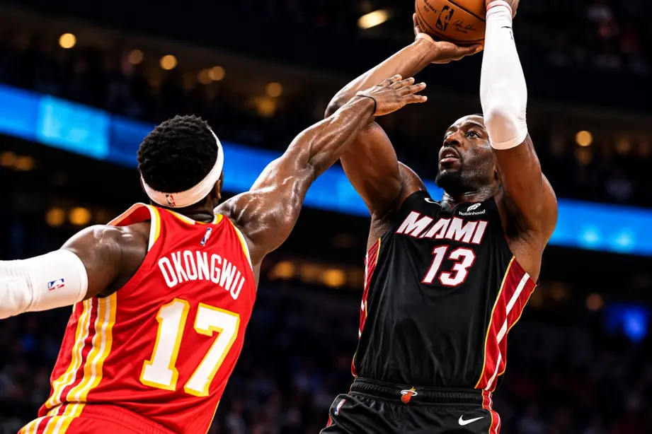 Bam Adebayo respondió a las críticas y llevó al Heat a su primera victoria