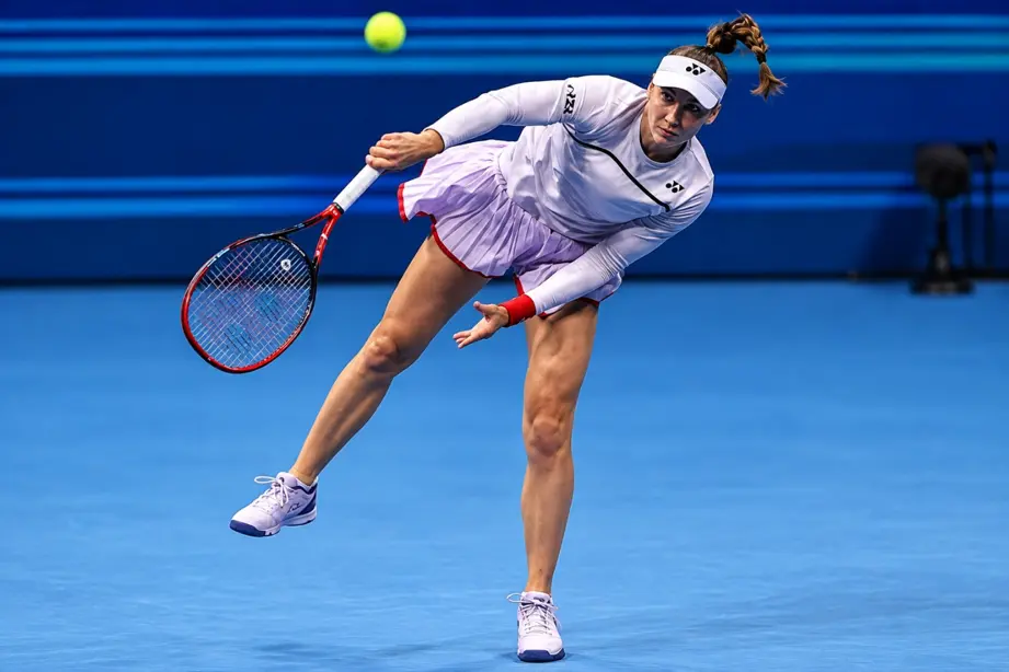 Elena Rybakina aseguró el No. 1 del mundo al vencer a Yulia Putintseva en el WTA 500 de Tokio
